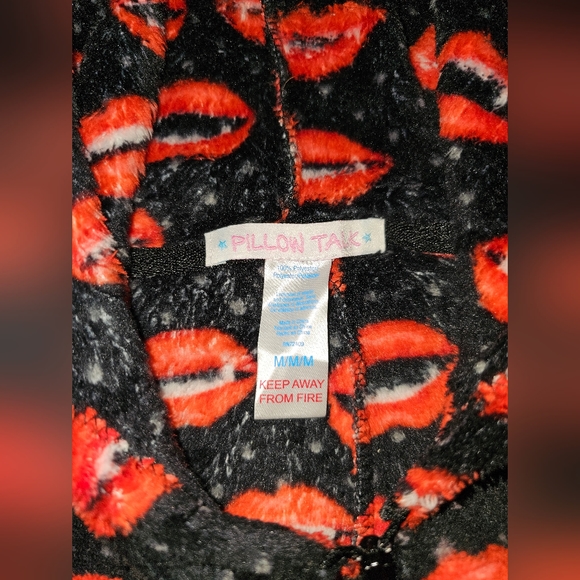 Pillow Talk Halloween Vampire Fangs Pajama Onesie Womens Medium - Picture 4 of 5